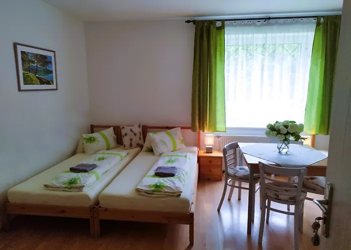 Na Frantsachte Δωμάτια σε οικογενειακή κατοικία Banská Štiavnica